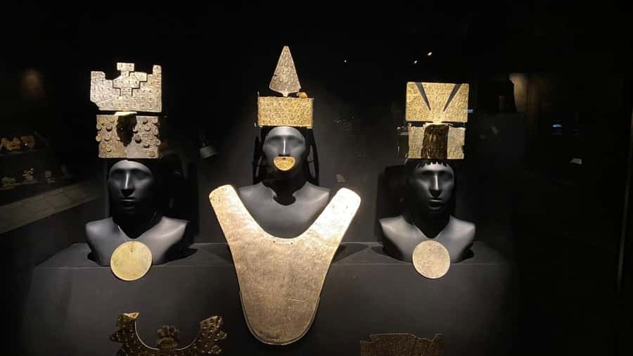 Lima: Huaca Ruins and Larco Museum at Night with Dinner - The evening pace and what to wear