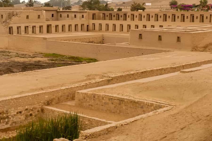 Lima: Pachacamac Ruins & Barranco Half-Day Guided Tour - Walking through the archaeological complex