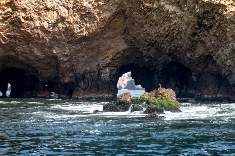 Lima: Paracas & Huacachina Oasis Day Trip with Wine & Dunes - Huacachina Oasis and the desert dunes