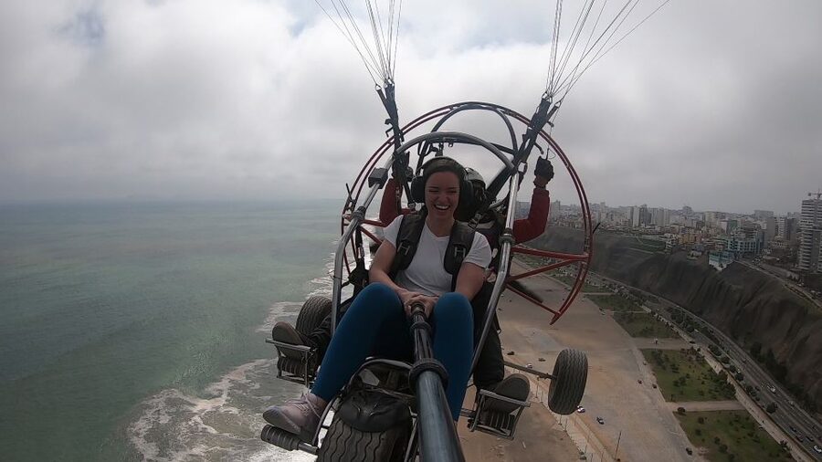 Lima: Paragliding Flight Over Costa Verde Districts - A 15-minute flight with a longer ground visit