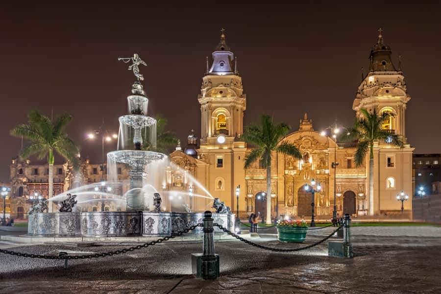 Lima: Water Magic Circuit, Downtown and Catacombs Night Tour - Why this four-hour Lima night tour works
