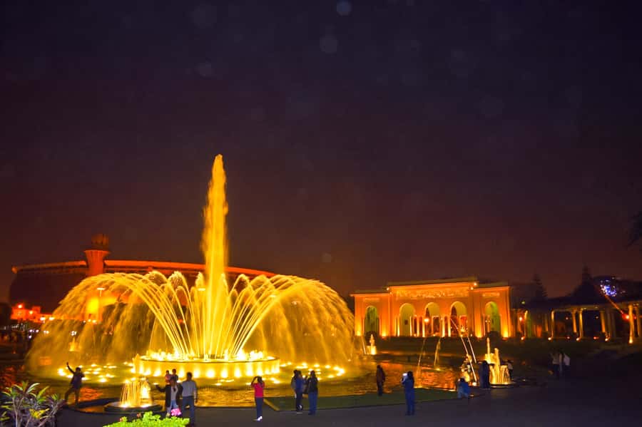 Lima: Water Magic Circuit, Downtown and Catacombs Night Tour - Who should book this evening outing