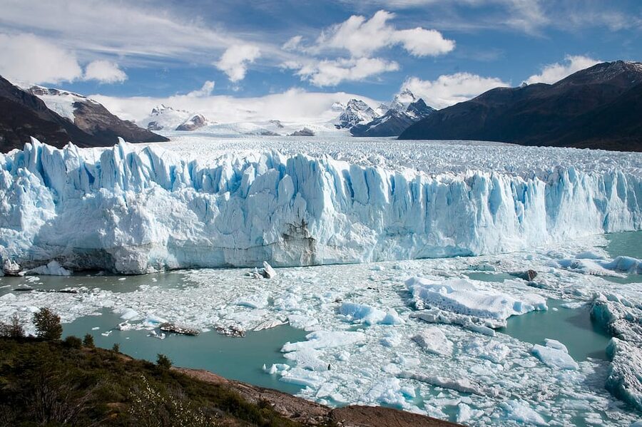 Los Glaciares National Park and Perito Moreno Glacier Tour - Lunch and the rhythm of the day