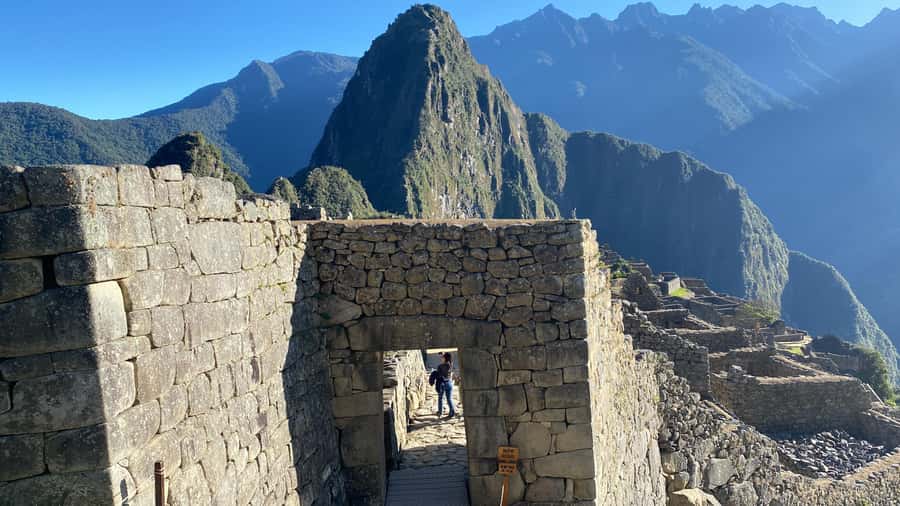 Machu Picchu: Group Guided Tour - Exploring the citadel from the main plaza to the temples