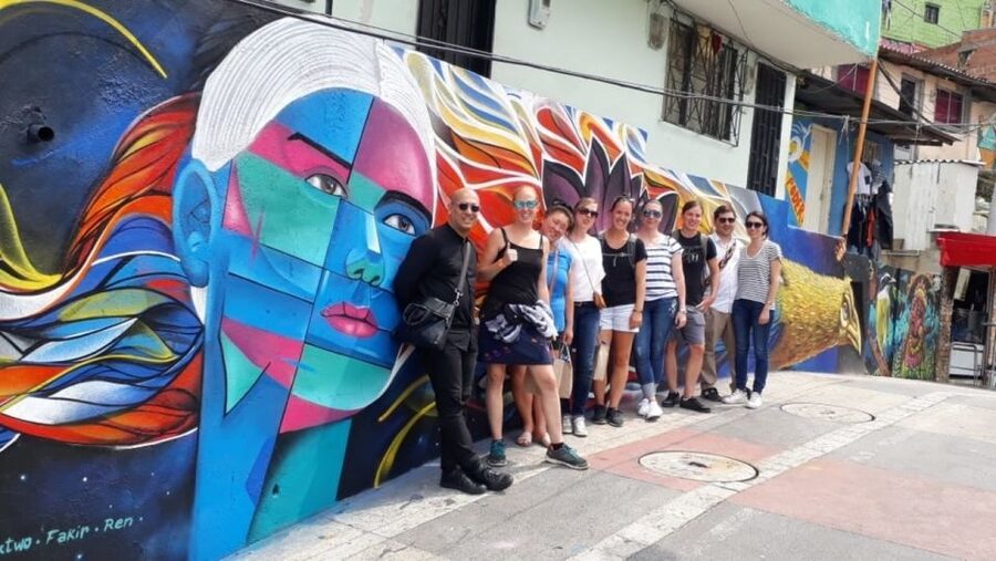 Medellín: Comuna 13 District Tour with Cable Car Ride - Who should book this Comuna 13 tour?