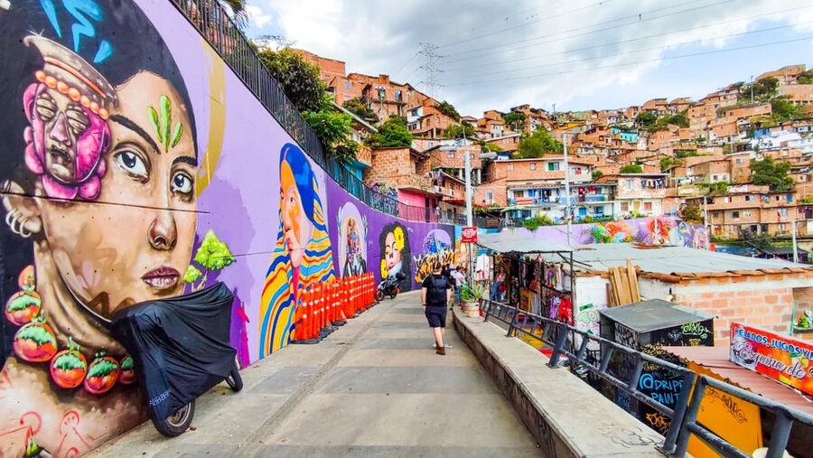 Medellin: Comuna 13 Graffiti Tour, Cable Car & Street Food - Should you book the Comuna 13 experience?