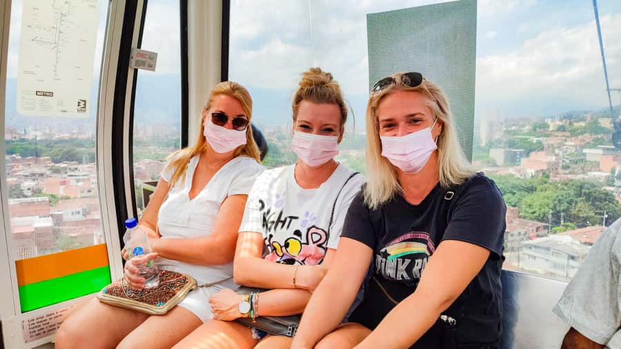 Medellin: Comuna 13 Graffiti Tour, Cable Car & Street Food - What the $18 price really includes