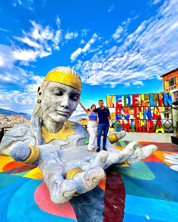 Medellín: Comuna 13 True Story and Street Food Tour - Key points to know before booking