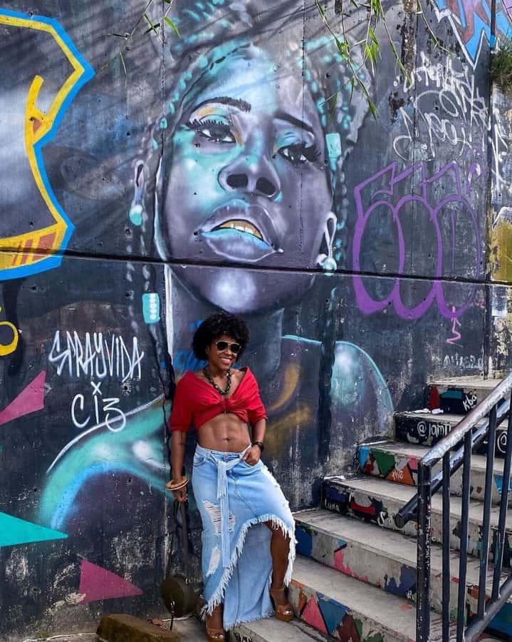 Medellín: Comuna 13 True Story and Street Food Tour - The escalators, murals, and best viewpoints