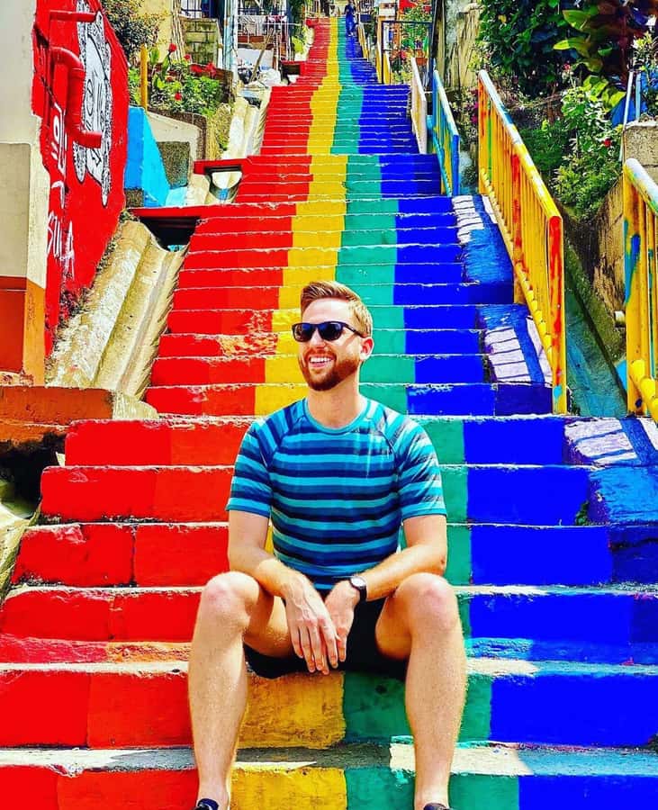 Medellín: Comuna 13 True Story and Street Food Tour - Alleys, galleries, and Independence neighborhoods 1 and 2