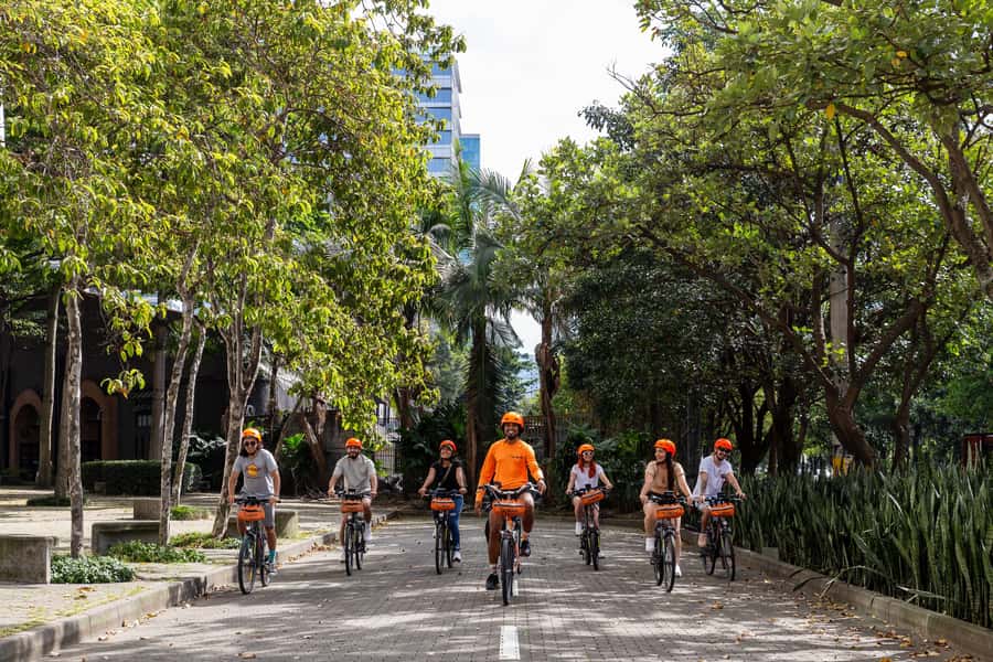 Medellín: E-bike and Foodie Tour - Laureles: leafy streets and regional food