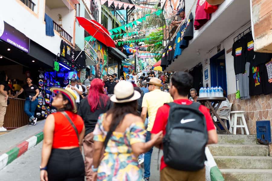 Medellin: Full Day Guided City Highlights Tour - Guides, language, and the pace of the day