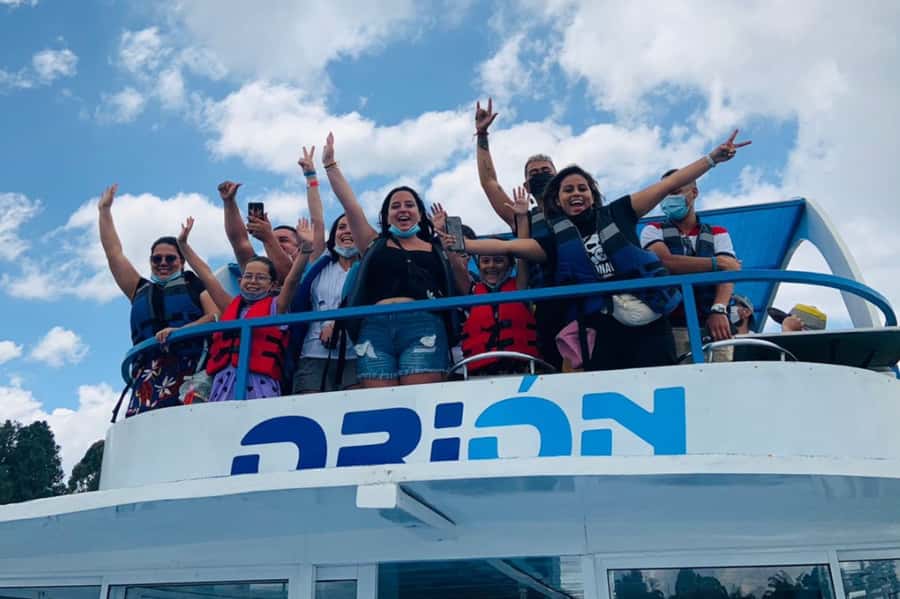 Medellin: Guatape and El Penol Rock Day Trip with Boat Ride - Language, group pace, and practical comfort