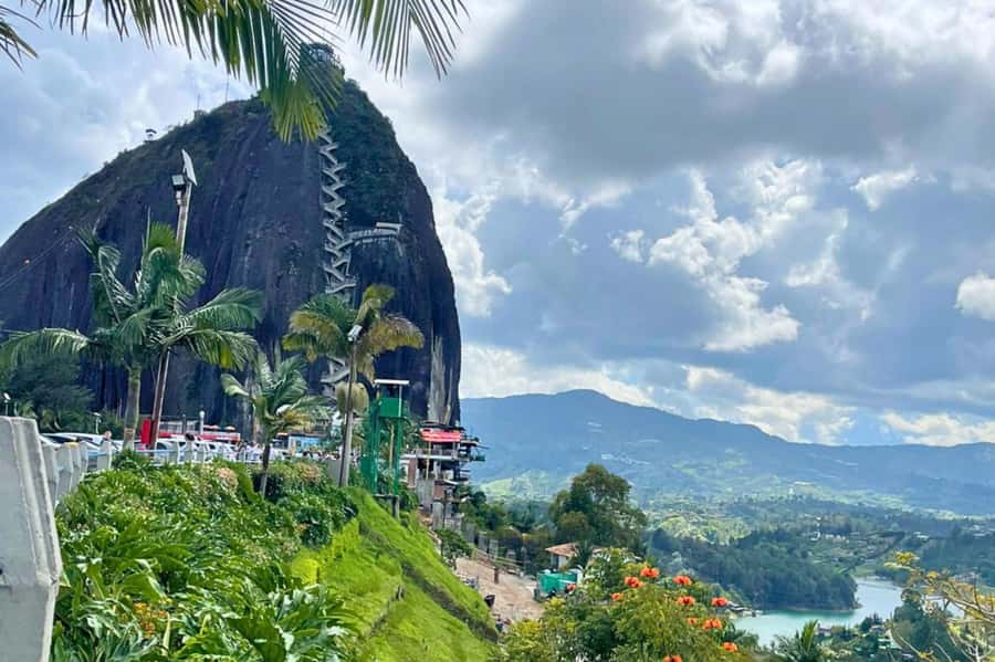 Medellin: Guatape and El Penol Rock Day Trip with Boat Ride - The morning ride from Medellín
