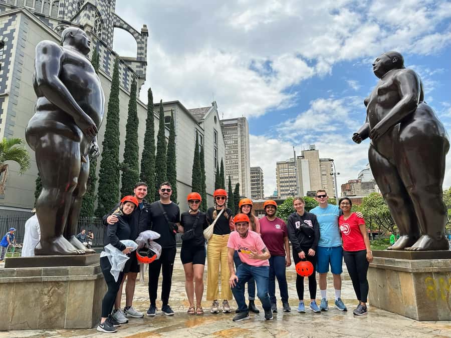 Medellín: History & Local Life Essentials Tour on an E-Bike - Perpetuo Socorro and Medellín’s creative side