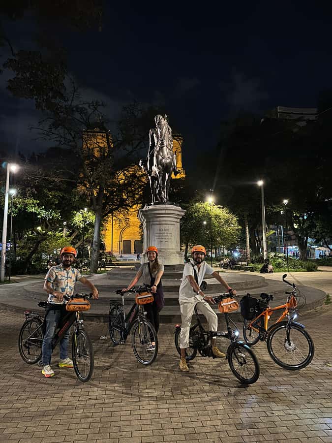 Medellín: History & Local Life Essentials Tour on an E-Bike - Plaza Mayor and Parques del Río