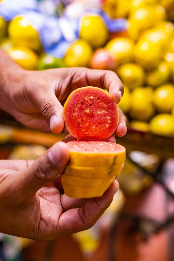 Medellín Multi-sensory Tour in the market, +15 Exotic Fruits - The final juice and the return to the entrance