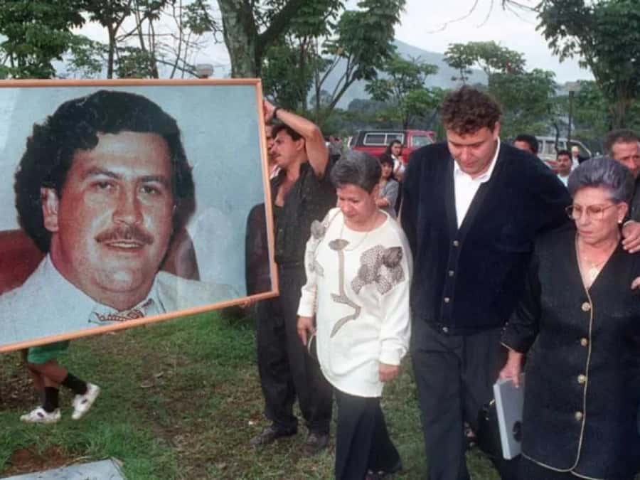 Medellín: Pablo Escobar Tour with beer included - The rooftop tied to Escobar’s death