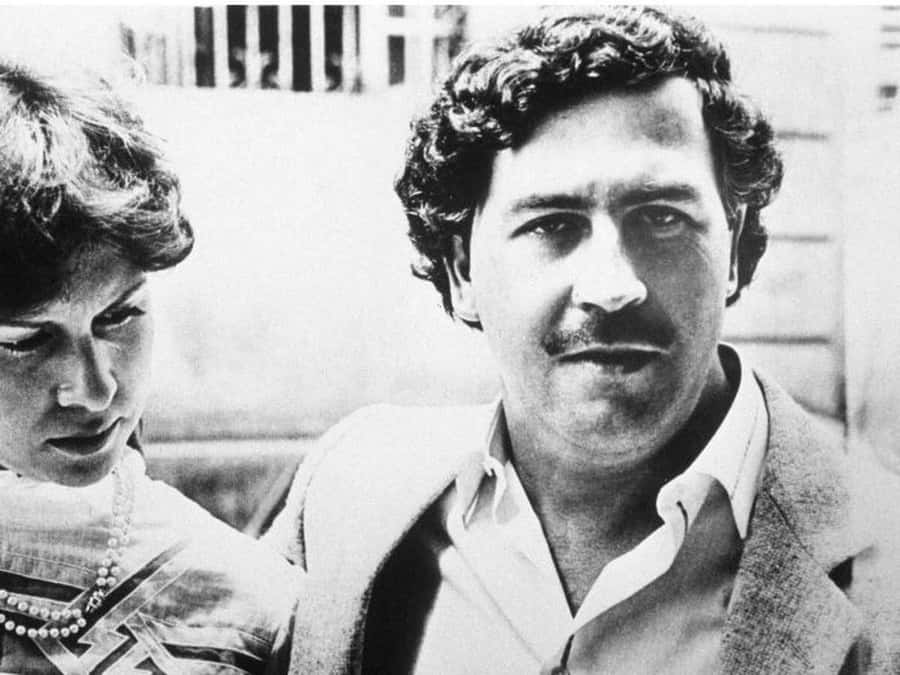 Medellín: Pablo Escobar Tour with beer included - Starting outside Parque de El Poblado