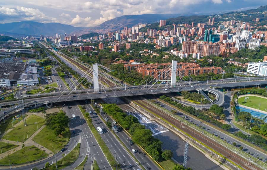 Medellín: Private City Tour with Metrocable and Comuna 13 - Practical ways to get more from the visit