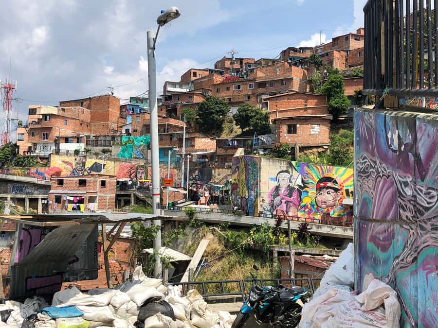 Medellín: Private Comuna 13 Street Art Tour - Walking through Comuna 13