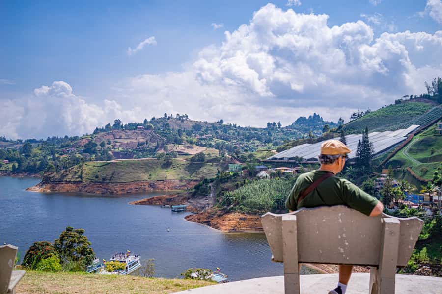 Medellín: Private Guatapé Tour w/ Breakfast, Lunch & Cruise - Walking through Guatapé’s painted streets