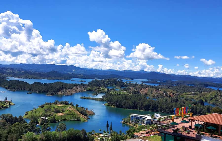 Medellín: Private Guatapé Tour w/ Breakfast, Lunch & Cruise - How the private format changes the day