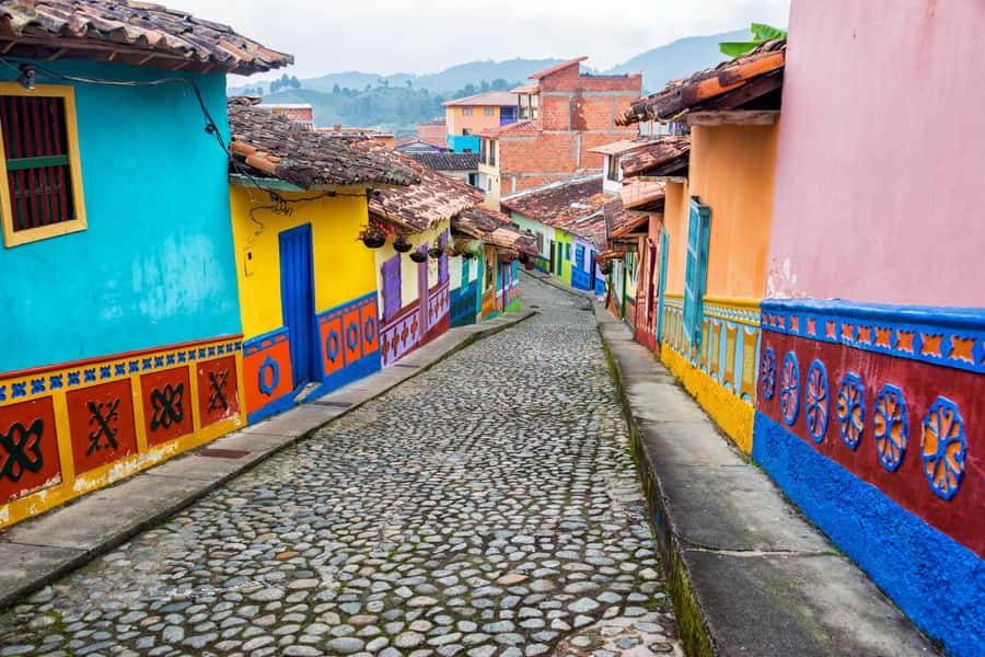 Medellín: Private Guatapé with Peñol Tickets and Boat Ride - Climbing the 740 steps of Piedra del Peñol