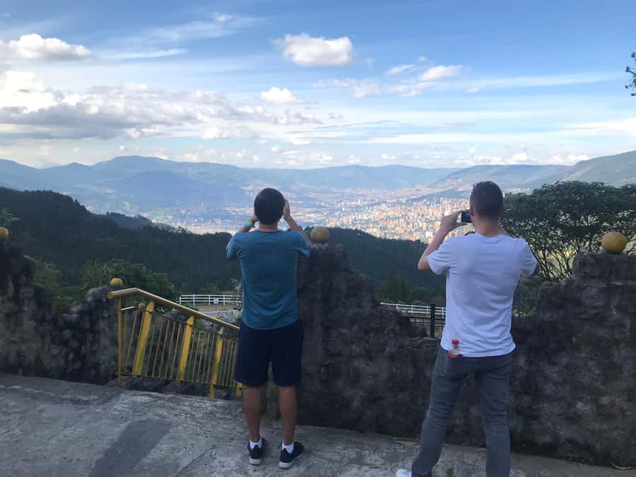 Medellín: Private Pablo Escobar Tour with Cable Car Ride - Montesacro Cemetery and the story after death