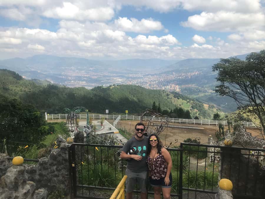 Medellín: Private Pablo Escobar Tour with Cable Car Ride - Los Olivos and the location tied to his final days