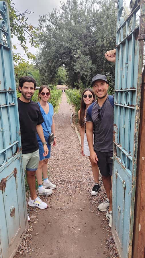 Mendoza: Top Wineries Guided Tour with Transportation - Second stop: compare the big names with the smaller producers