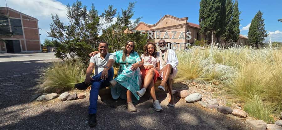 Mendoza: Top Wineries Guided Tour with Transportation - The final winery turns tasting into lunch