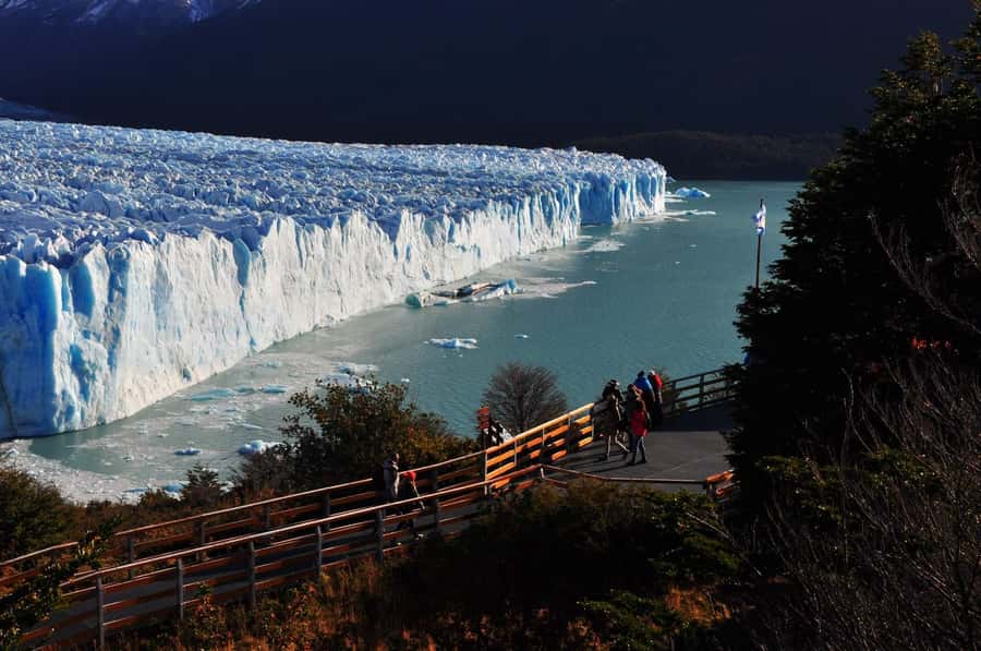 Moreno Glacier: Tour from El Calafate with tour guide, walkways, and boat ride - The Perito Moreno footbridges give you time to look