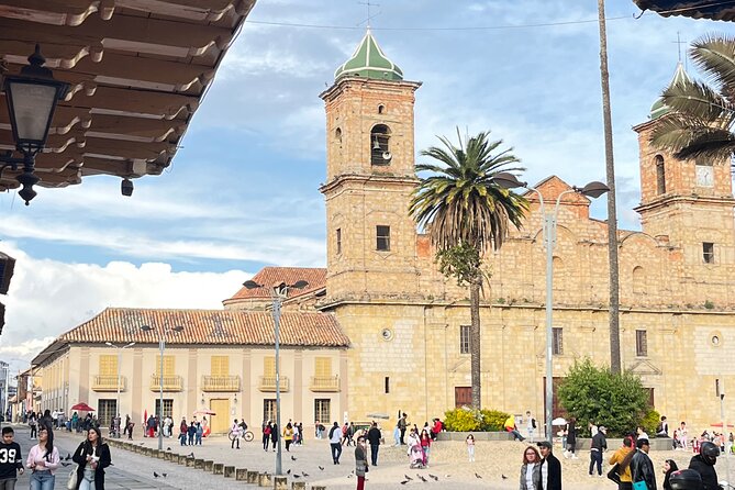 New & Cheapest ZIPAQUIRA & GUATAVITA LAKE Visit 5 Sites/PICKUP - The 7 a.m. pickup and the road through La Calera
