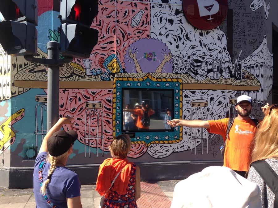 Palermo: Graffiti and Street Art Guided Tour in English - The guides bring the art to life