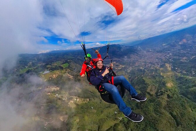 Paragliding flight in Medellin with expert pilots - Transport needs planning