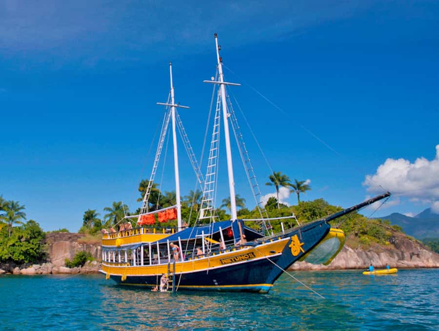 Paraty Bay: Islands & Beaches Boat Tour with Snorkeling - Quick take: what makes this boat trip worthwhile