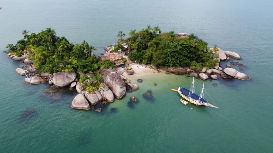 Paraty Bay: Islands & Beaches Boat Tour with Snorkeling - What the $22 price really covers