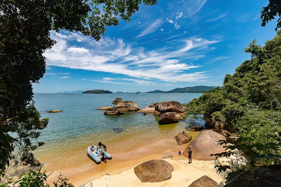 Paraty Bay: Islands & Beaches Boat Tour with Snorkeling - Who should book this Paraty Bay cruise?