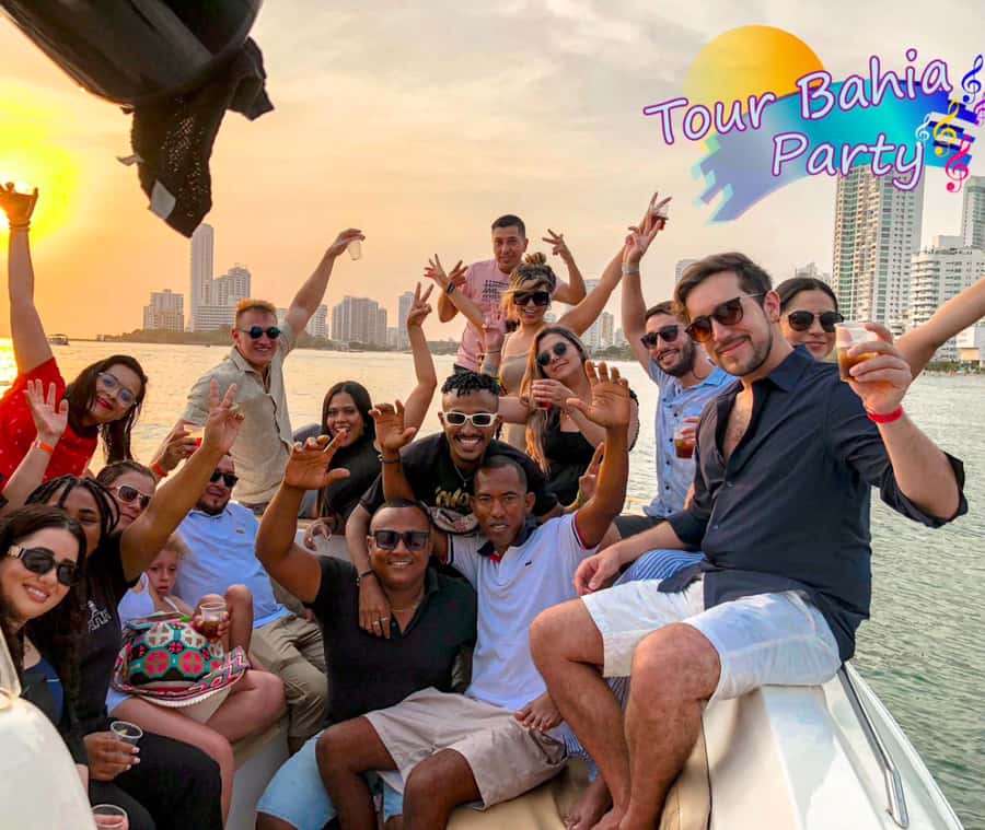 Party Boat in Cartagena Bay with NightClub Ticket - Language and the role of the entertainer