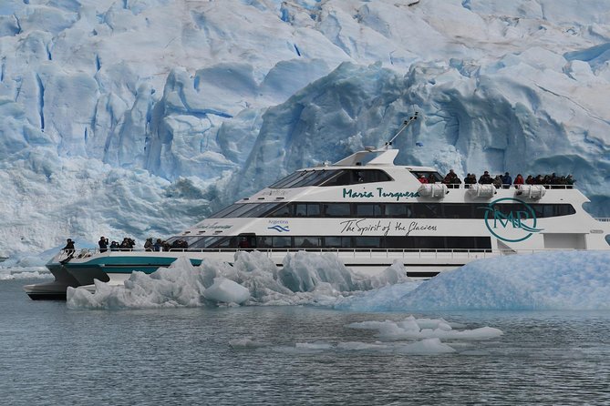 Perito Moreno boat tour from El Calafate: Glaciares Gourmet - Leaving El Calafate before the crowds
