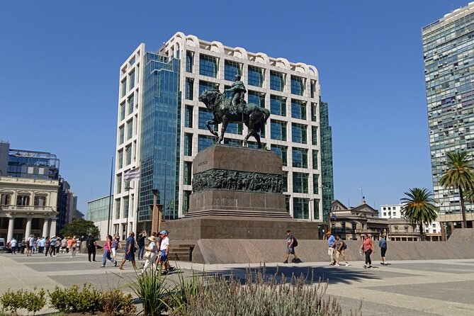 Private Have It Your Way Tour in Montevideo - Entering the Old City at Mercado del Puerto