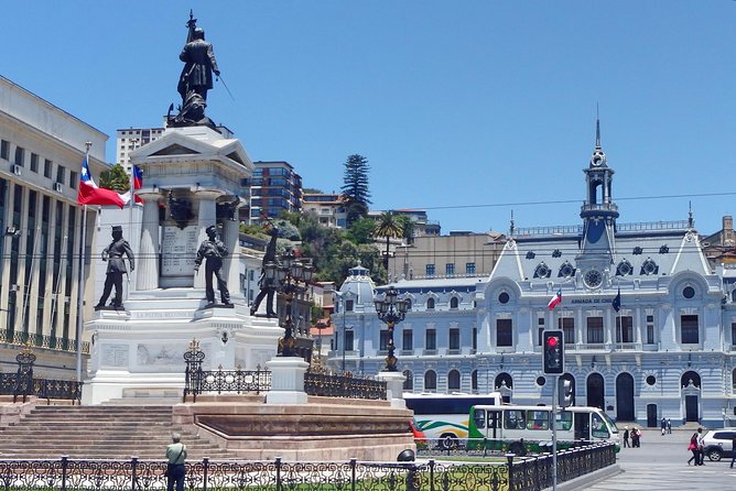 Private Tour: Viña del Mar and Valparaíso Tour with Wine Tasting in Casablanca Valley - The port, naval monuments, and Cerro Alegre
