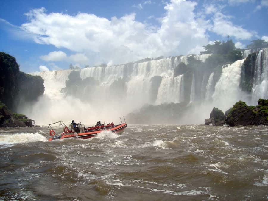 Puerto Iguazu: Argentine Falls & Great Adventure Boat - Key points to know before booking