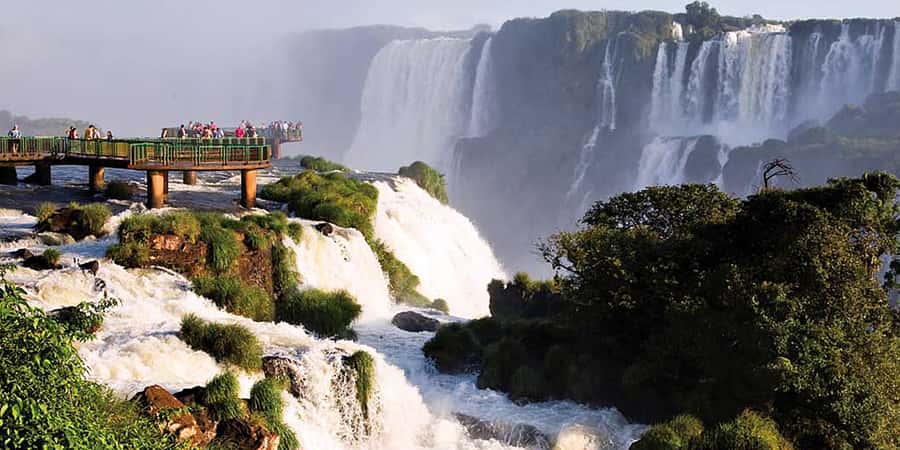 Puerto Iguazu: Iguaza Falls Brazilian Side & Bird Park Tour - Border crossing from Puerto Iguazu into Brazil