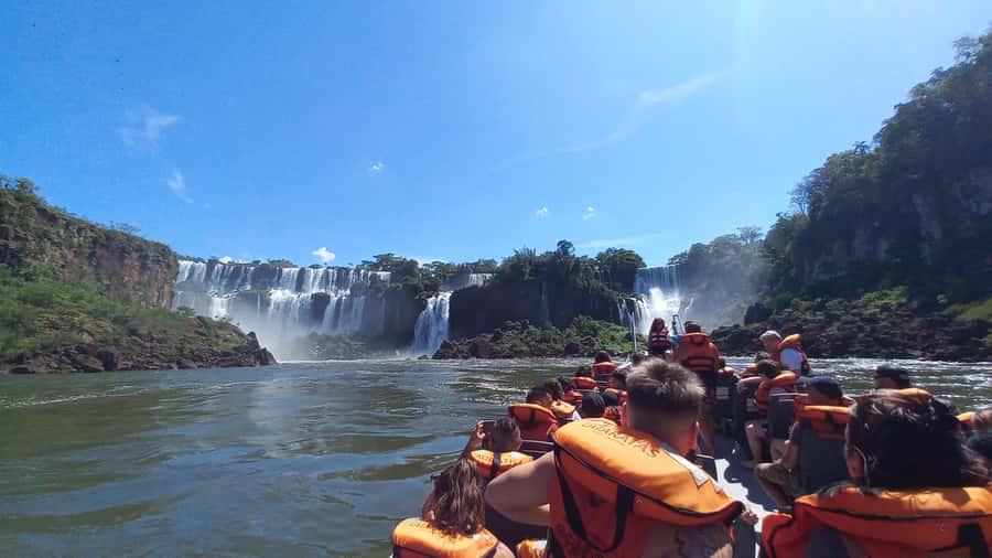 Puerto Iguazú: Iguazú Falls Adventure with 4WD & Boat Ride - The 8-kilometer Yacaratiá 4WD ride