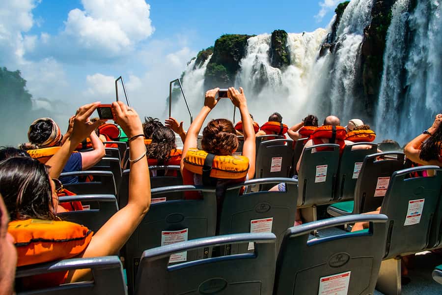 Puerto Iguazú: Iguazú Falls Adventure with 4WD & Boat Ride - Who should book this adventure
