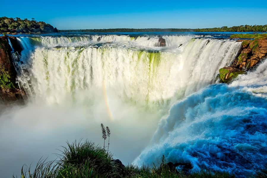 Puerto Iguazú: Iguazú Falls Adventure with 4WD & Boat Ride - Devil’s Throat and the upper walkways