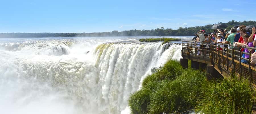 Puerto Iguazu: Iguazu Falls Argentinian Side Full-Day Tour - Guides, languages, and group rhythm
