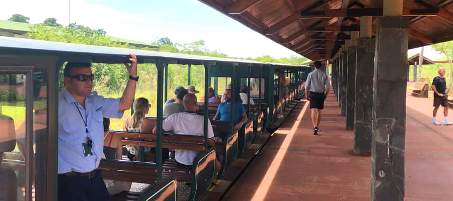 Puerto Iguazu: Iguazu Falls Argentinian Side Full-Day Tour - Why the Argentinian side is worth a full day